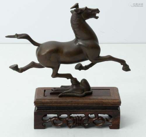 BRONZE FLYING HORSE OF GANSU SCULPTURE, H 6", L 7"