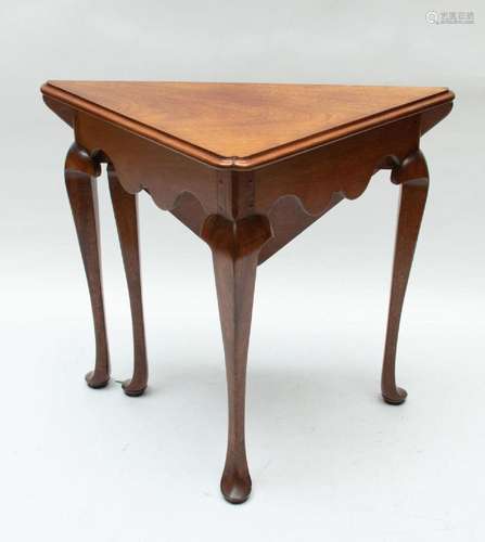 QUEEN ANN STYLE CARVED MAHOGANY HANDKERCHIEF / FLIP TOP TABL...