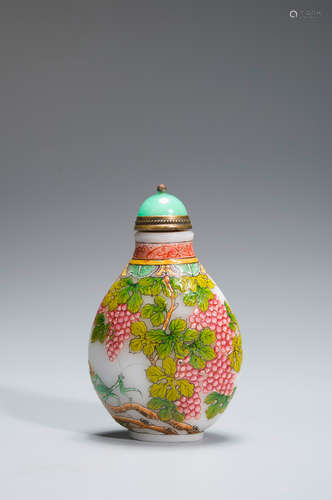 An enamel bird and flower glass snuff bottle