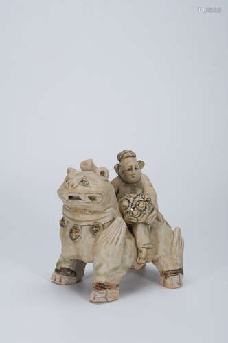 A Xiangzhou kiln celadon porcelain figure and beast ornament