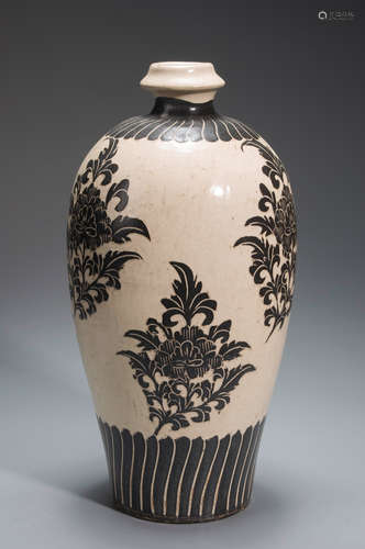 A flower carved Cizhou kiln porcelain meiping