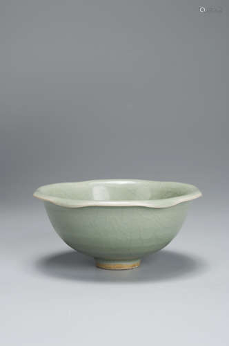 A Longquan kiln celadon porcelain bowl