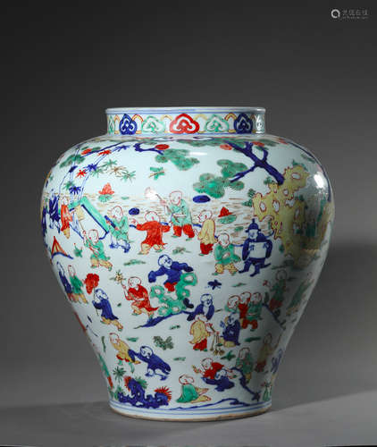 A multicolored figure porcelain jar