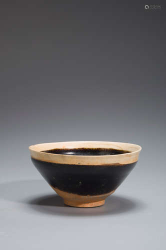 A Ganzhou kiln black and white glazed porcelain cup