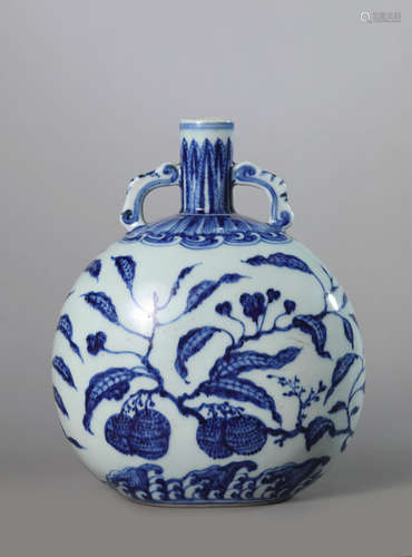 A blue and white lychee porcelain flask