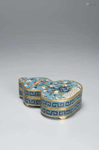 A gourd-shaped cloisonne box