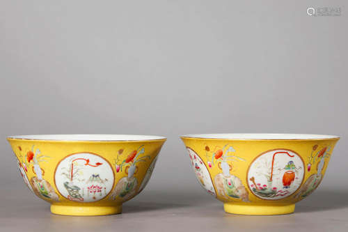 A pair of famille rose porcelain bowls