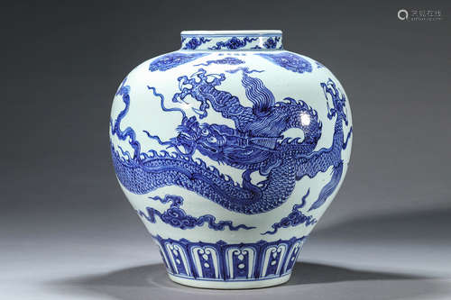 A blue and white cloud and dragon porcelain jar