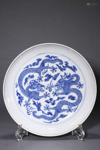 A blue and white cloud and dragon porcelain plate