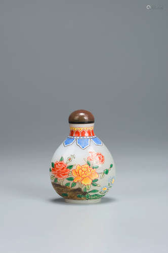 An enamel bird and flower glass snuff bottle