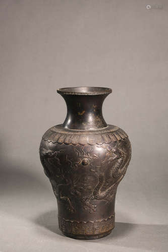 A dragon patterned bronze vase