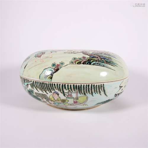 A famille rose porcelain box