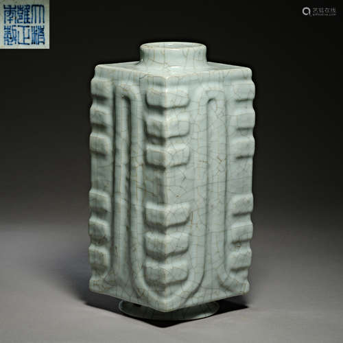 Qing Dynasty of China,Imitation Official Glaze Square Bottle