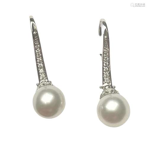 Boucles d'oreilles pendentes en or gris 18 ct, perles de cul...