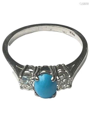 Bague en or blanc 18 ct, une turquoise au centre entourée de...