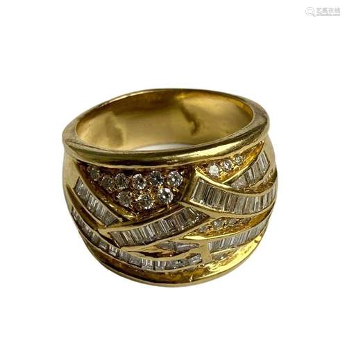 Bague jonc en or jaune 18 ct ornée de brillants ronds et bag...