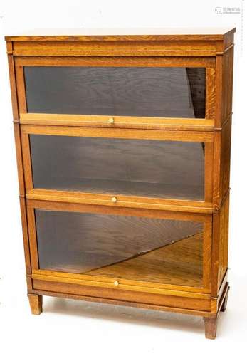 AMERICAN OAK THREE-TIER BARRISTER BOOKCASE, 20TH C., H 50&qu...