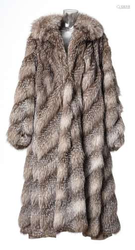 DAVELLIN BALENCIA FOX FUR COAT, W 17", L 47"