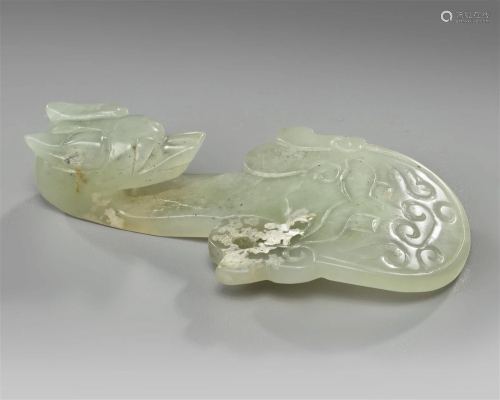 A CHINESE PALE CELADON JADE 'DRAGON' BELT HOOK, QI...