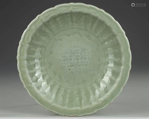 A CHINESE CELADON GLAZED DISH, POSSIBLY MING DYNASTY (1368-1...