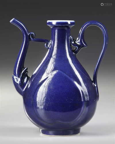 A BLUE CHINESE EWER,QING DYNASTY (1644-1911)