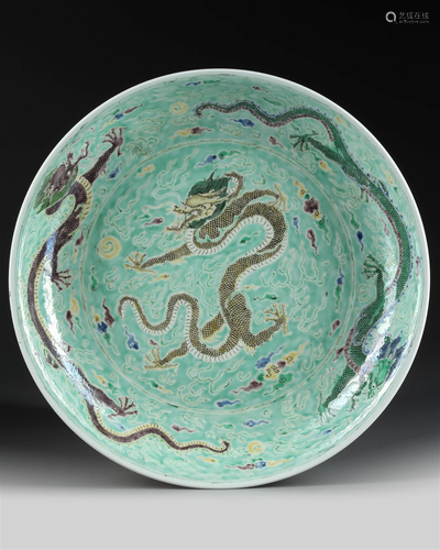 A CHINESE FAMILLE VERTE 'DRAGON' CHARGER, QING DYN...