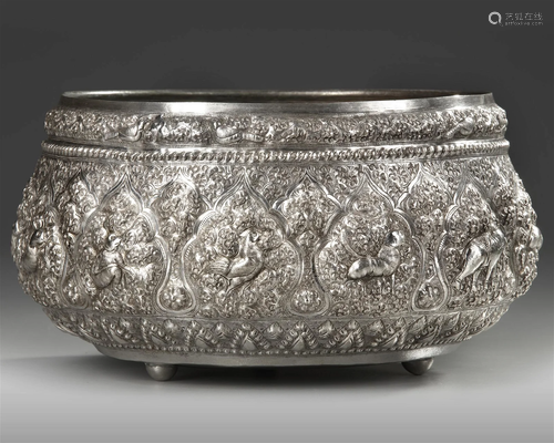 A BURMESE SOLID SILVER THABEIK BOWL 19TH CENTURY