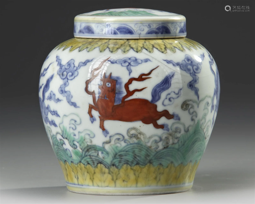 A CHINESE WUCAI JAR WITH COVER, 20TH CENTURY