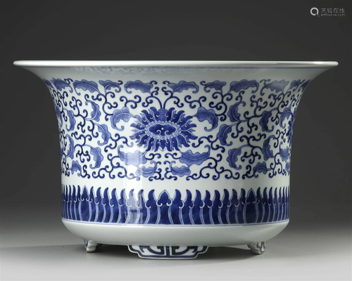 A CHINESE BLUE AND WHITE JARDINIERE 19TH/20TH CENTURY