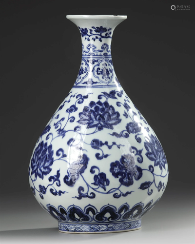 A CHINESE BLUE AND WHITE YUHUCHUNPING VASE QING DYNASTY (164...