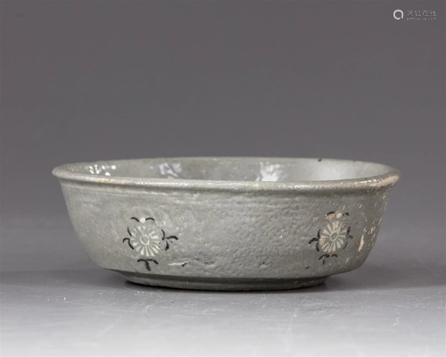 A KOREAN CELADON GLAZED SHALLOW BOWL,GORYEO DYNASTY (918-139...