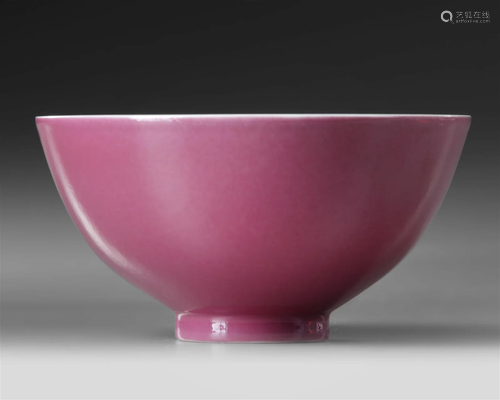 A CHINESE BOWL, YONGZHENG MARK, QING DYNASTY (1644-1912)