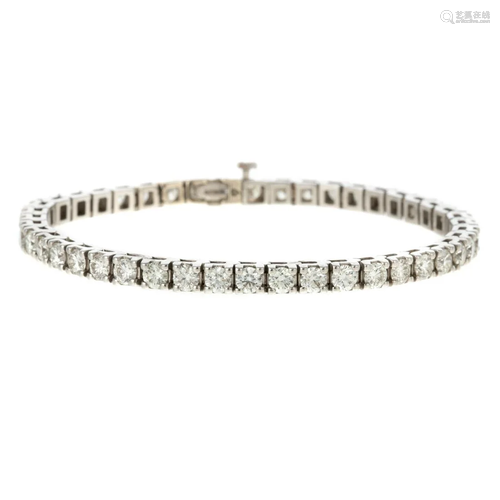 A 5.00 ctw Diamond Tennis Bracelet in 14K