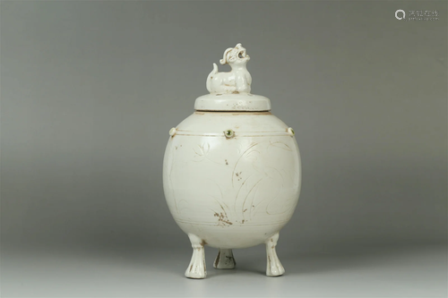 A DingYao Tripod Container