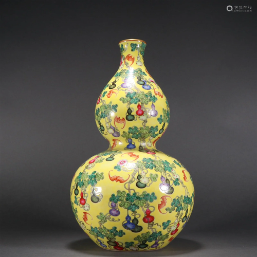 A Falangcai Double Gourd Vase