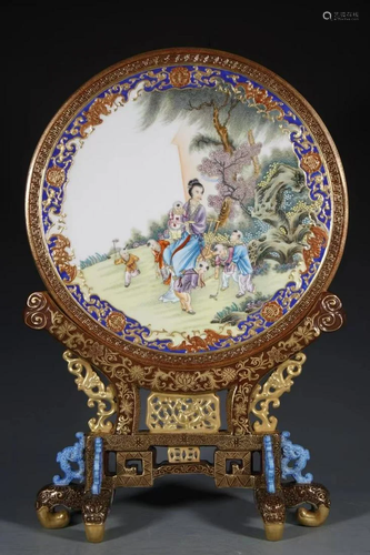 A Round Porcelain Table Screen