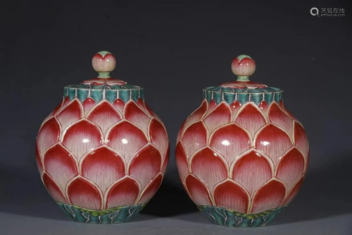 A Pair of Porcelain Tea Leaves Containers