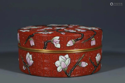 A Porcelain Round Box