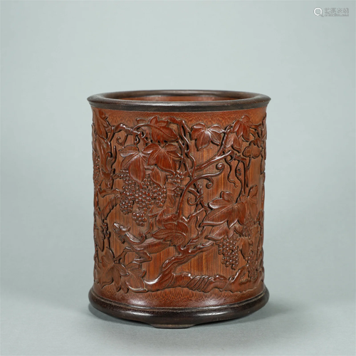 CHINESE BAMBOO CRAVED DRAGON AND GRAPE SCHOLAR BRUSH POT