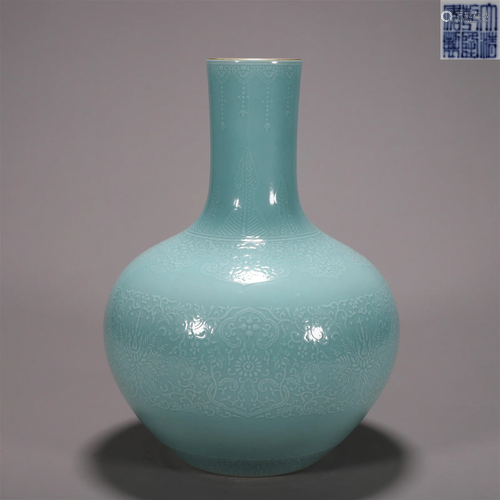 CHINESE PORCELAIN TURQUOISE GLAZE ENGRAVED FLOWER TIANQIU VA...