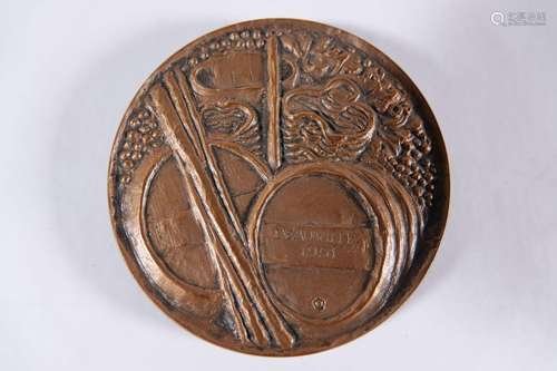 MEDAILLE en bronze.<br />
DEAUVILLE 1951.<br />
Dans un écri...