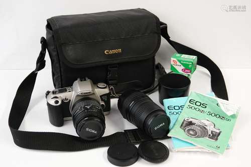 APPAREIL PHOTOGRAPHIQUE argentique CANON EOS 500.<br />
Avec...