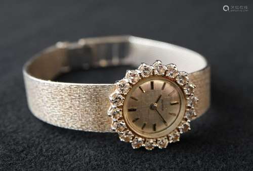 MONTRE BRACELET en or gris (18 cts). Mouvement ADMIRA soulig...