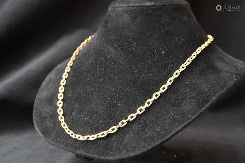 COLLIER en or (18 cts), maille forçat.<br />
Longueur : 50 c...