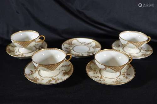 HAVILAND LIMOGES FRANCE 4 tasses sur piédouche et 5 sous-tas...