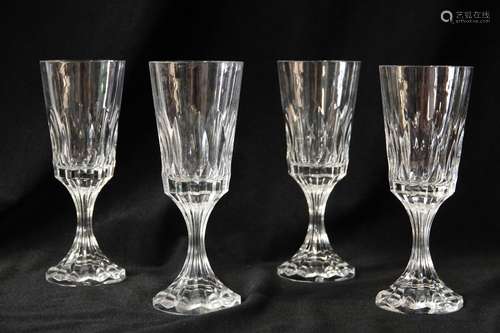 BACCARAT 4 verres à pied en cristal. Piètement à pans.<br />...