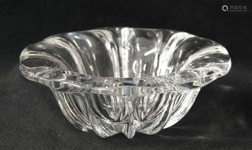 COUPE en cristal moulé grodronné en forme de corolle.<br />
...