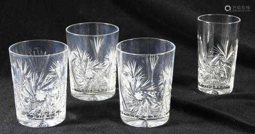 3 VERRES en cristal gravé à décor de rosaces et feuillages.<...