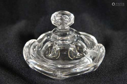 BACCARAT Moutardier, service Harcourt.<br />
Hauteur : 6 cm ...