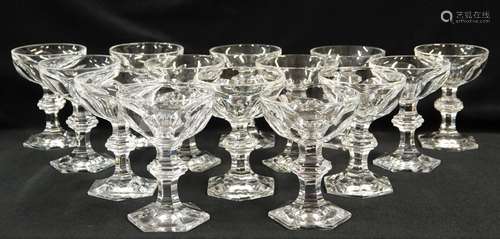 BACCARAT LOT de 14 COUPES à champagne, service Harcourt.<br ...